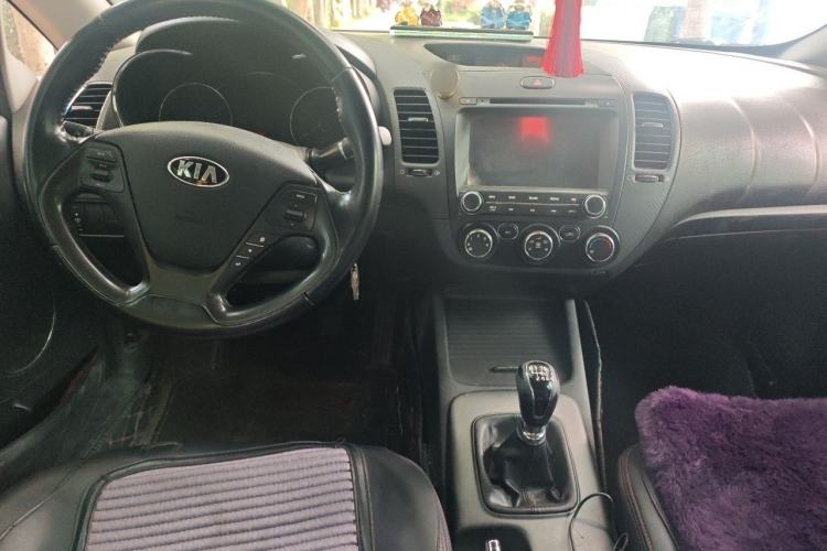 Used Kia K3 2015 1.6L Manual GLS Center Console