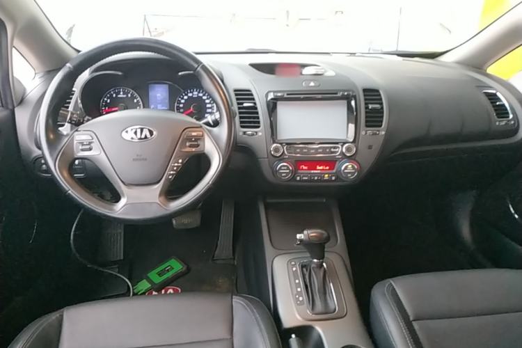 Used Kia K3 2015 1.6L Automatic DLX Center Console