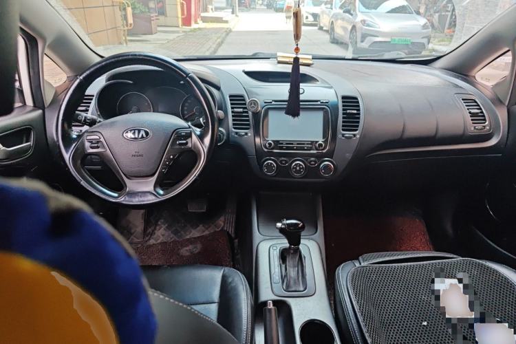 Used Kia K3 2015 1.6L Automatic GLS Center Console