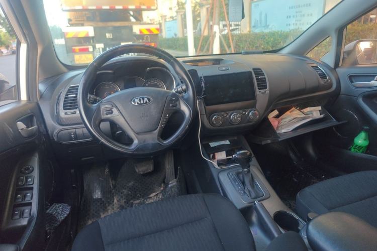 Used Kia K3 2015 1.6L Automatic GLS Center Console