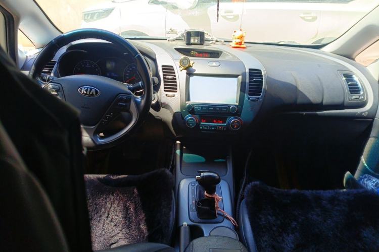 Used Kia K3 2015 1.6L Automatic DLX Center Console
