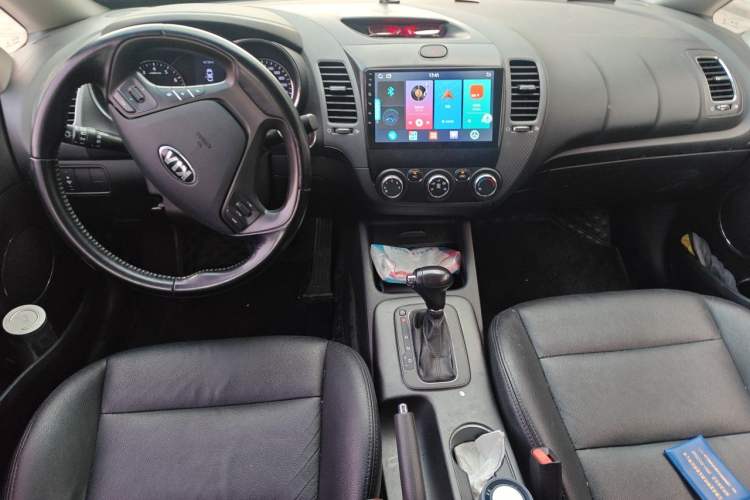 Used Kia K3 2015 1.6L Automatic GLS Center Console