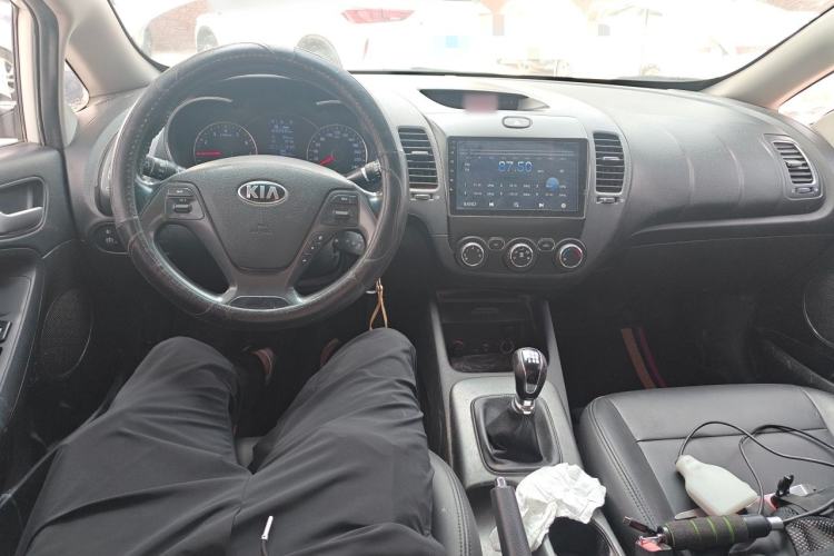 Used Kia K3 2015 1.6L Manual GLS Center Console