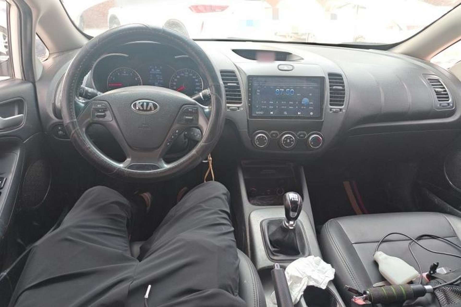 Used Kia K3 2015 1.6L Manual GLS Center Console