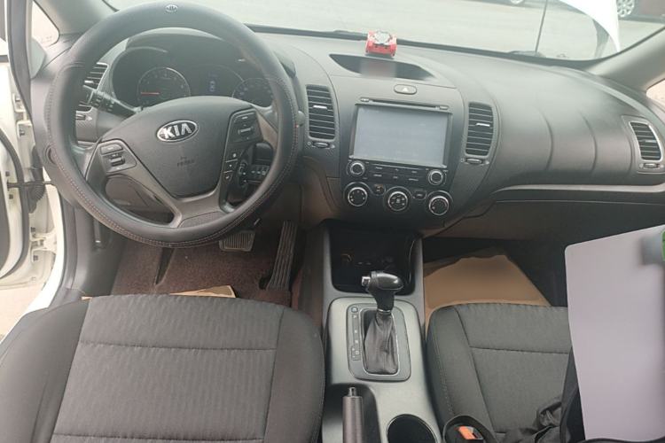 Used Kia K3 2015 1.6L Automatic GL Center Console