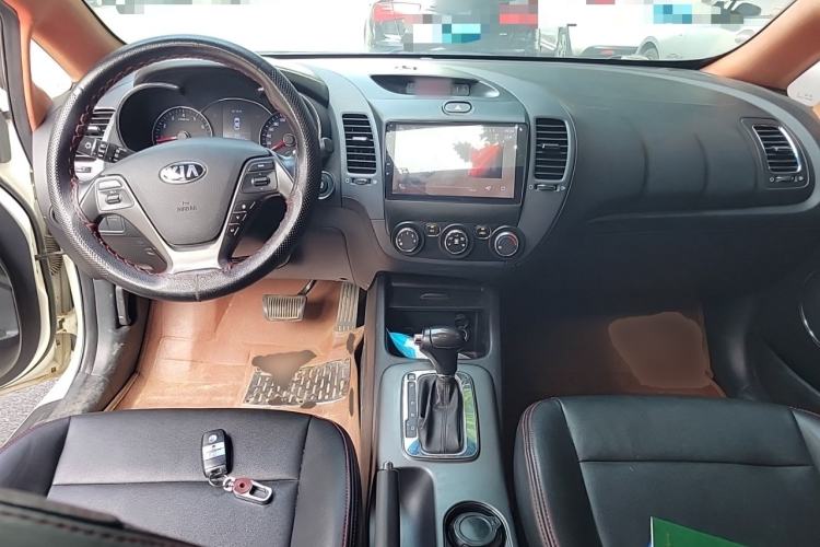 Used Kia K3 2015 1.6L Automatic GLS Center Console