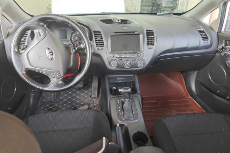 Used Kia K3 2015 1.6L Automatic GLS Center Console