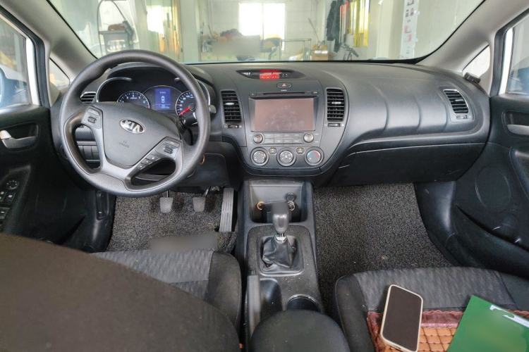 Used Kia K3 2015 1.6L Manual GL Center Console