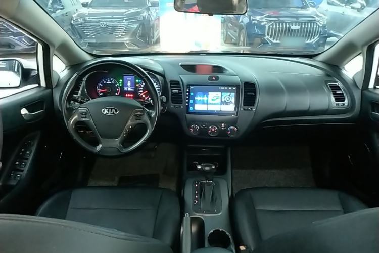 Used Kia K3 2015 1.6L Automatic GLS Center Console