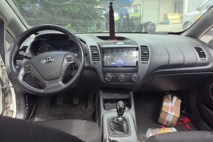 Used Kia K3 2015 1.6L Manual GLS Center Console