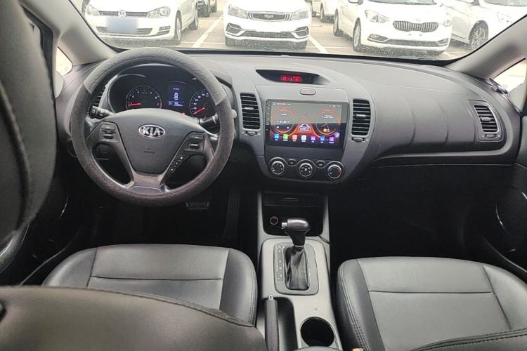 Used Kia K3 2015 1.6L Automatic GLS Center Console