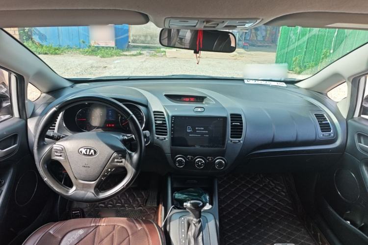 Used Kia K3 2015 1.6L Automatic GLS Center Console
