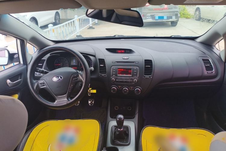 Used Kia K3 2015 1.6L Manual GL Center Console