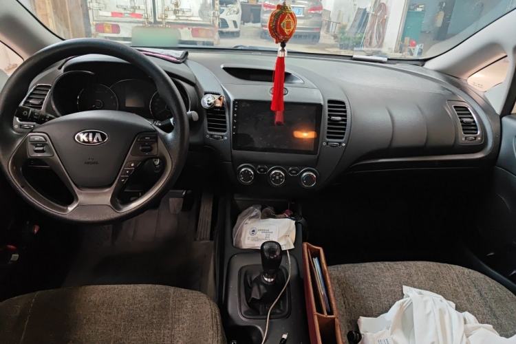 Used Kia K3 2015 1.6L Manual GL Center Console