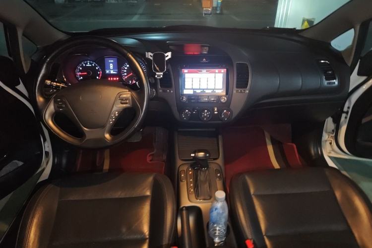Used Kia K3 2015 1.6L Automatic GLS Center Console