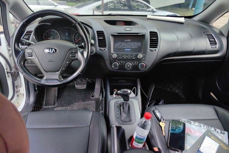 Used Kia K3 2015 1.6L Automatic GLS Center Console