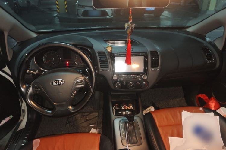 Used Kia K3 2015 1.6L Automatic GLS Center Console