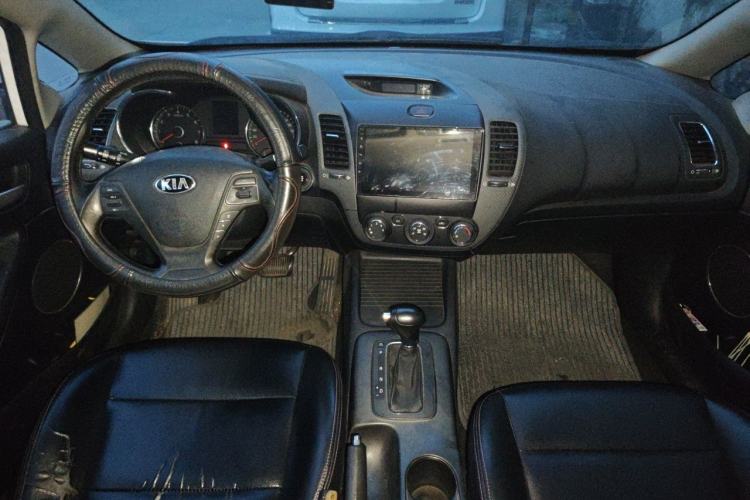 Used Kia K3 2015 1.6L Automatic GLS Center Console