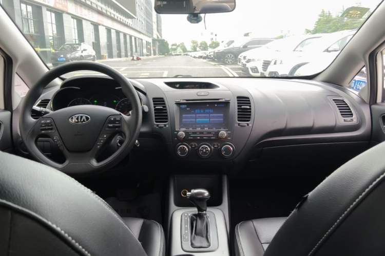 Used Kia K3 2015 1.6L Automatic GL Center Console