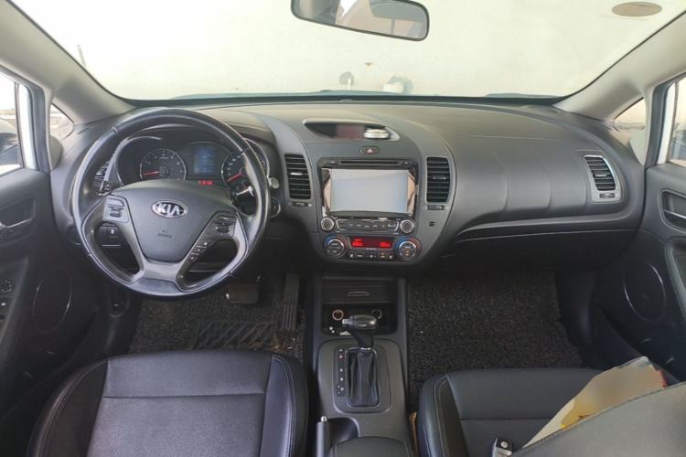 Used Kia K3 2015 1.6L Automatic DLX Center Console