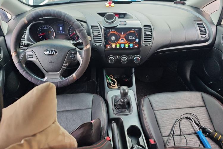 Used Kia K3 2015 1.6L Manual GL Center Console