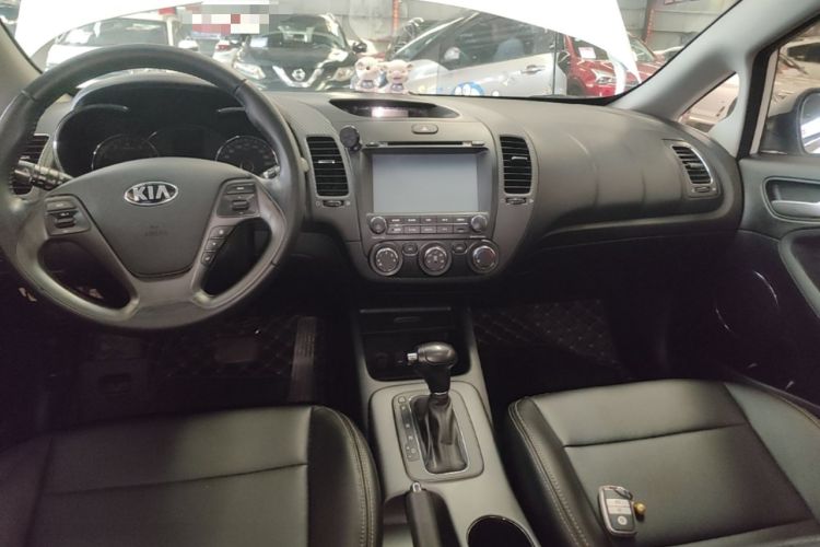 Used Kia K3 2015 1.6L Automatic GLS Center Console