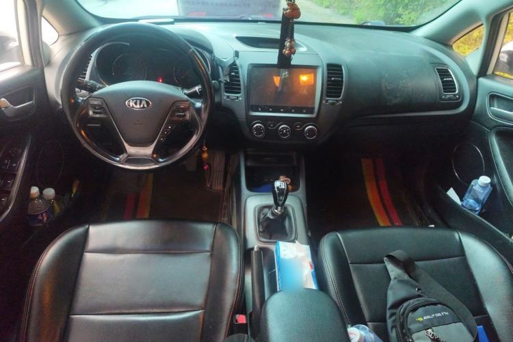 Used Kia K3 2015 1.6L Manual GLS Center Console