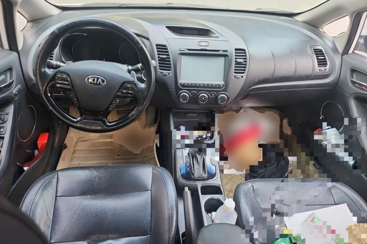 Used Kia K3 2015 1.6L Automatic GLS Center Console