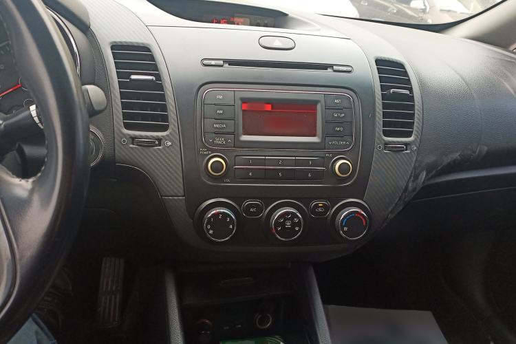 Used Kia K3 2015 1.6L Automatic GLS Center Console