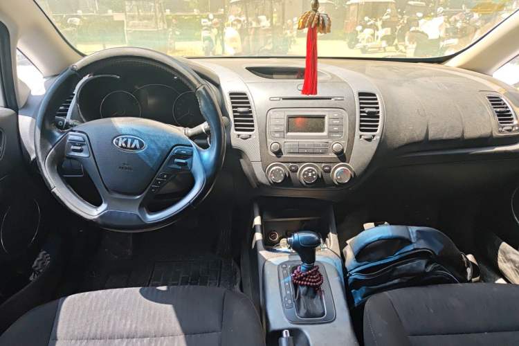 Used Kia K3 2015 1.6L Automatic GLS Center Console