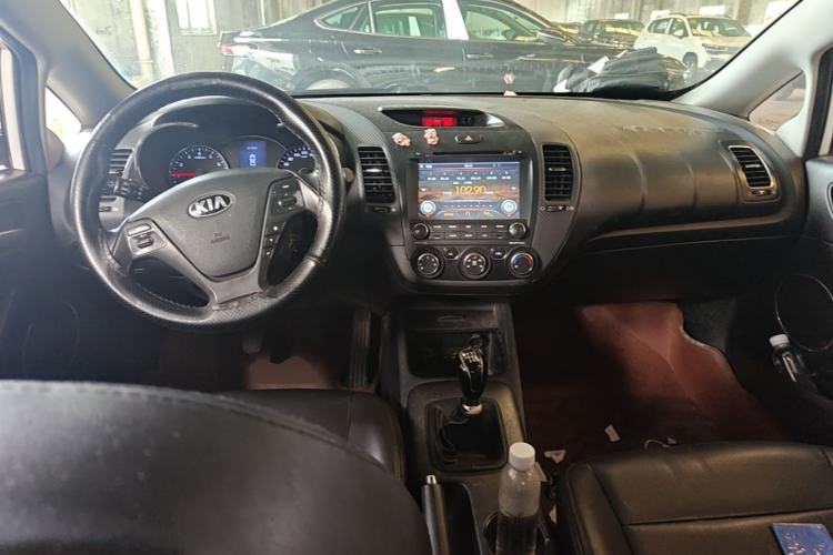 Used Kia K3 2015 1.6L Manual GLS Center Console