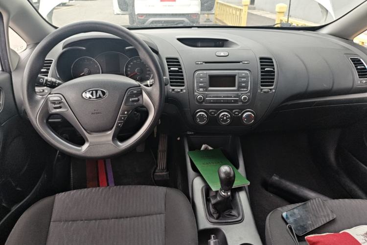Used Kia K3 2015 1.6L Manual GL Center Console