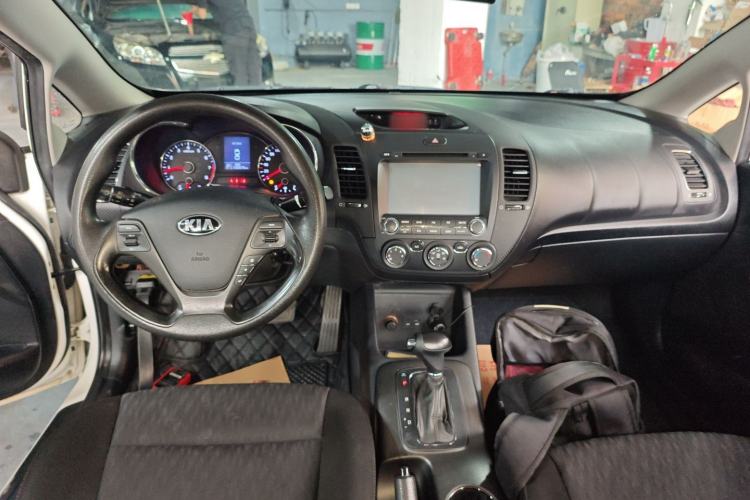 Used Kia K3 2015 1.6L Automatic GL Center Console