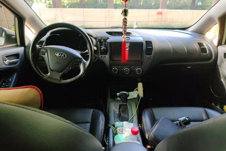 Used Kia K3 2015 1.6L Automatic GLS Center Console