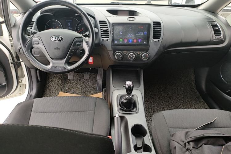 Used Kia K3 2015 1.6L Manual GLS Center Console