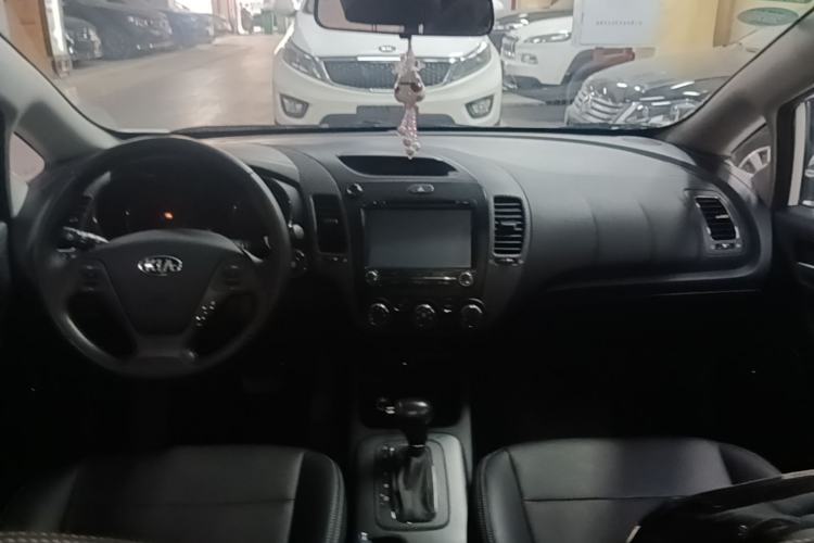Used Kia K3 2015 1.6L Automatic GLS Center Console