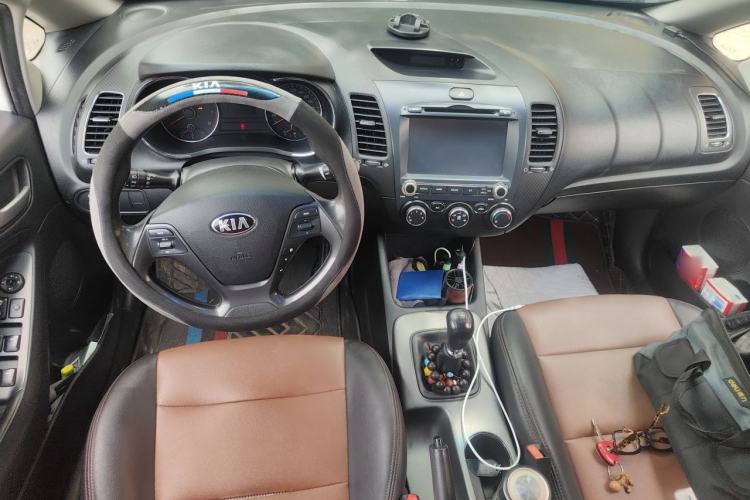 Used Kia K3 2015 1.6L Manual GL Center Console