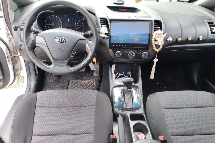 Used Kia K3 2015 1.6L Automatic GLS Center Console