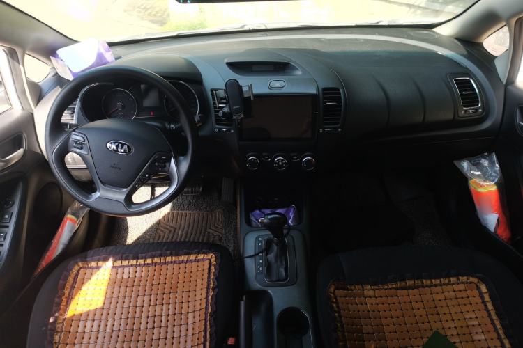 Used Kia K3 2015 1.6L Automatic GL Center Console
