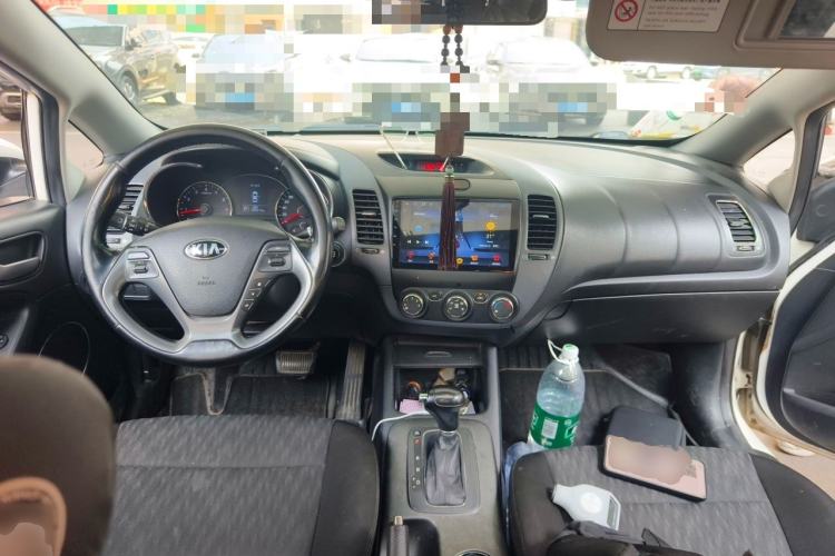 Used Kia K3 2015 1.6L Automatic GLS Center Console