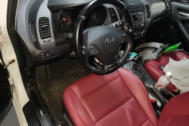 Used Kia K3 2015 1.6L Automatic GLS Center Console