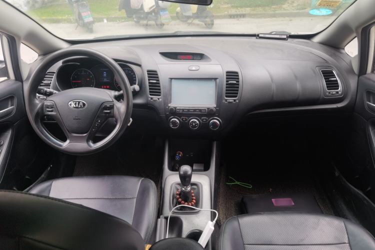 Used Kia K3 2015 1.6L Manual GL Center Console