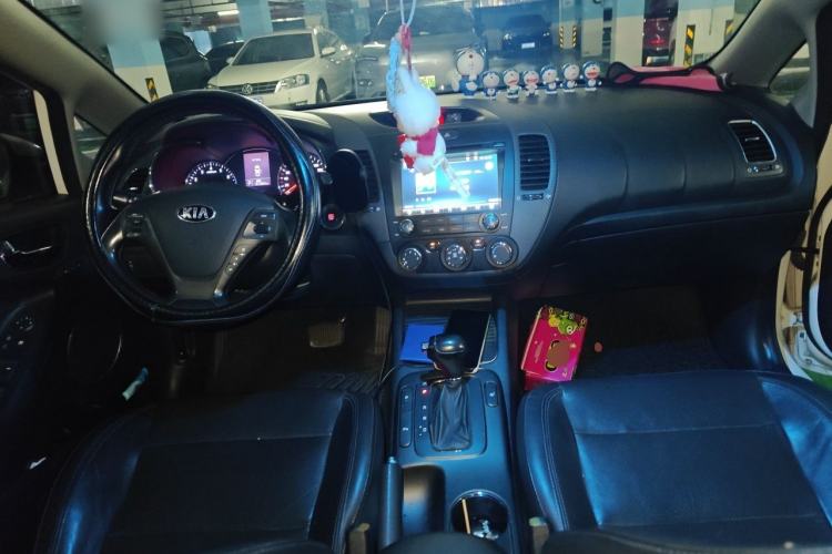 Used Kia K3 2015 1.6L Automatic GLS Center Console