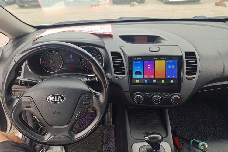 Used Kia K3 2015 1.6L Automatic GLS Center Console