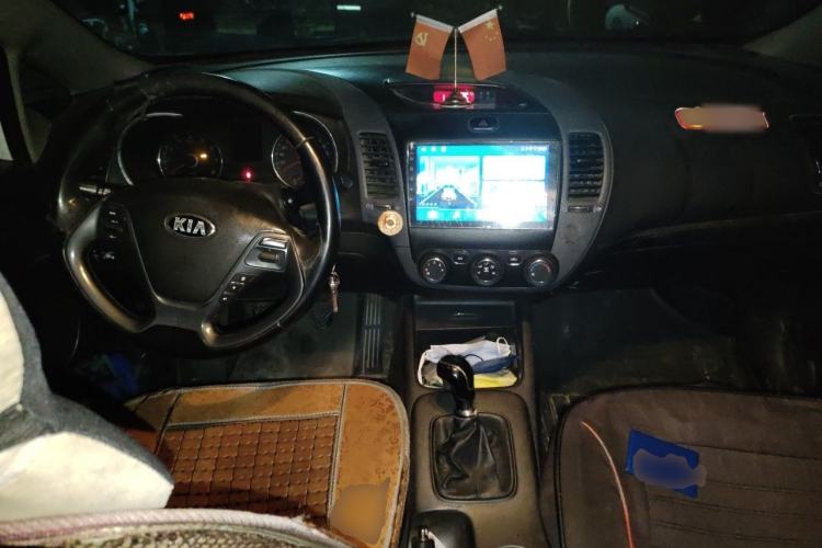 Used Kia K3 2015 1.6L Manual GLS Center Console