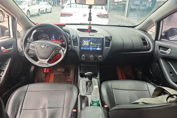 Used Kia K3 2015 1.6L Automatic GLS Center Console