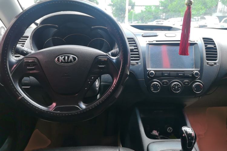 Used Kia K3 2015 1.6L Manual GLS Center Console