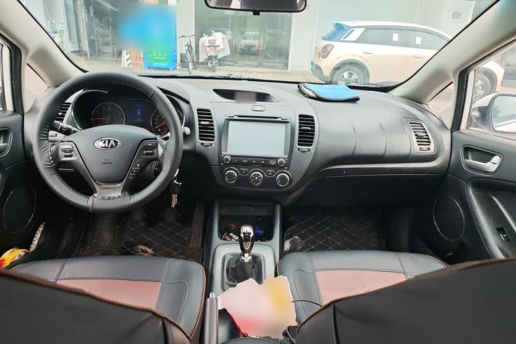 Used Kia K3 2015 1.6L Manual GLS Center Console