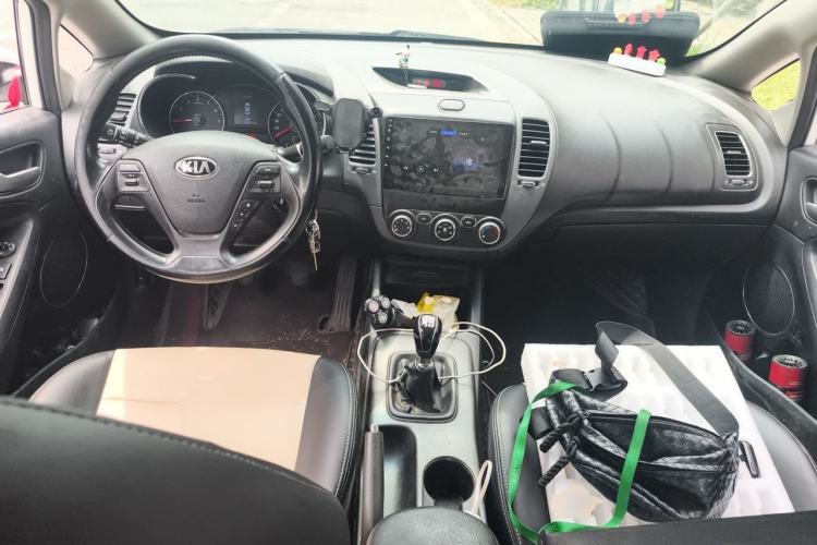 Used Kia K3 2015 1.6L Manual GLS Center Console