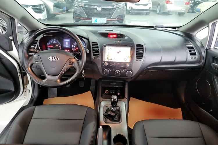 Used Kia K3 2015 1.6L Manual GLS Center Console
